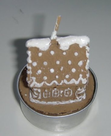1 Stück Teelicht "Honigkuchenhaus" in Braun/Weiß aus der neuen Weihnachtskollektion von Broste Kopen