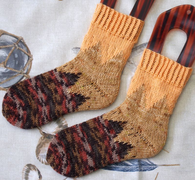 1 Paar handgestrickte dicke Socken - Größe 34/35 - "Zacken-Mix"