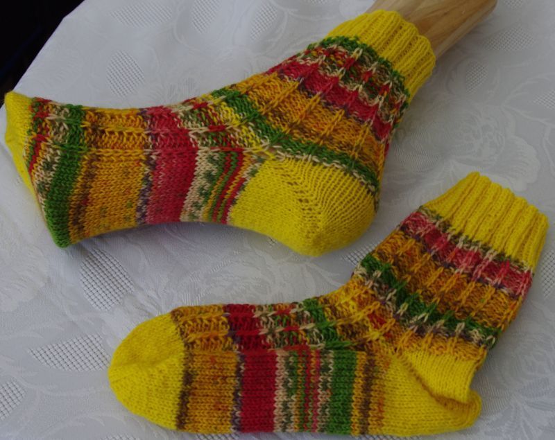 1 Paar hangestrickte Socken Gr. 36/37